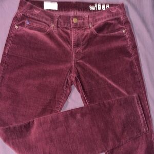 Gap 1969 legging jean! Ruby wine color. Size 26p